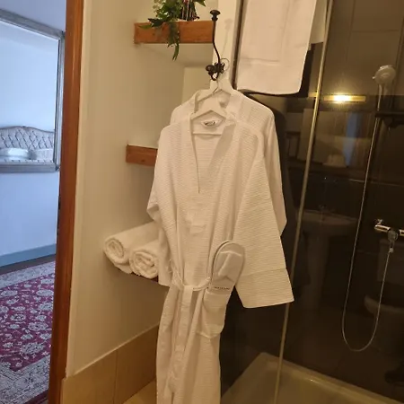 Chez Jack فندق مبيت وإفطار كونفولين